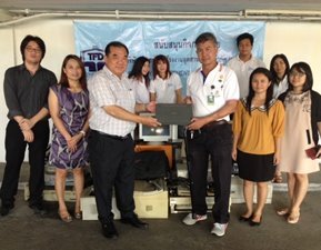 JCK 国际（大众）有限公司向国际行动残障协会捐赠电脑器材。